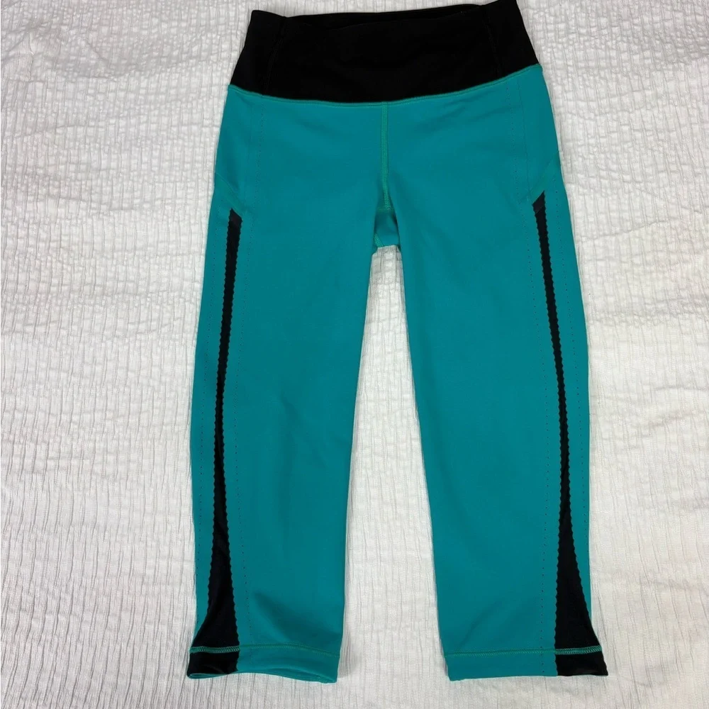 lululemon athletica Turquoise and Black Capris
